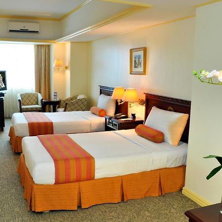 Networld Hotel Spa And Casino Pasay Zewnętrze zdjęcie