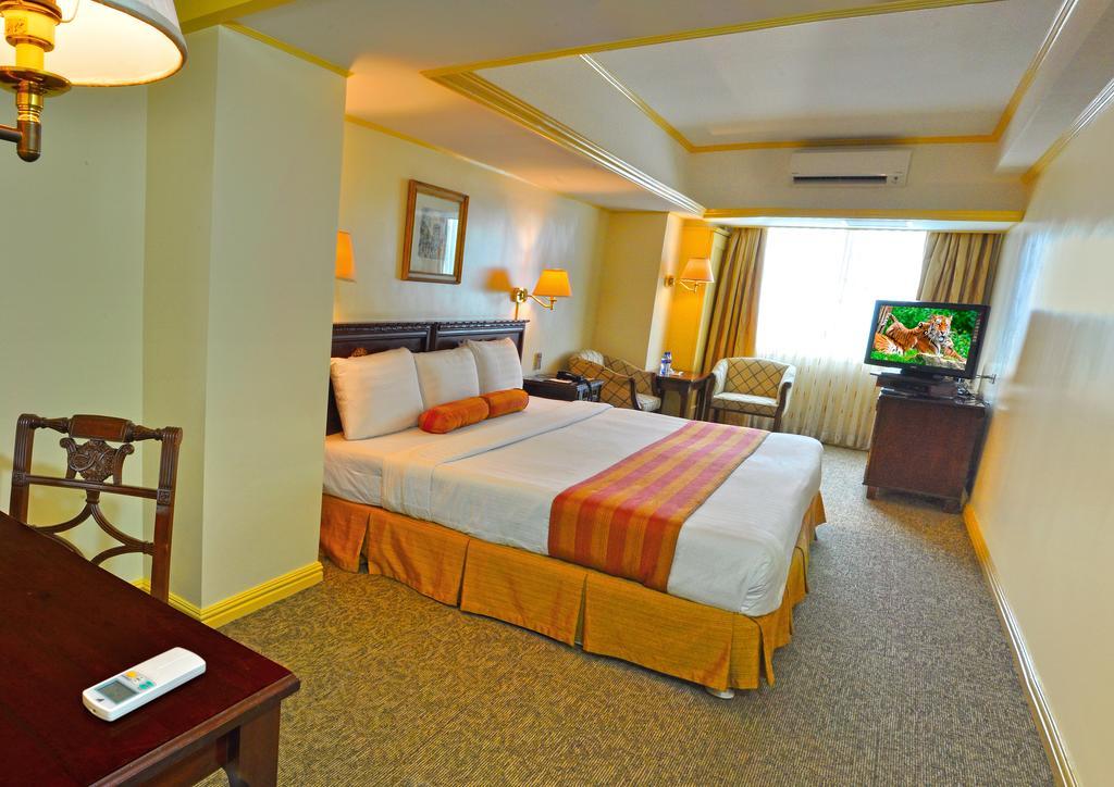 Networld Hotel Spa And Casino Pasay Zewnętrze zdjęcie